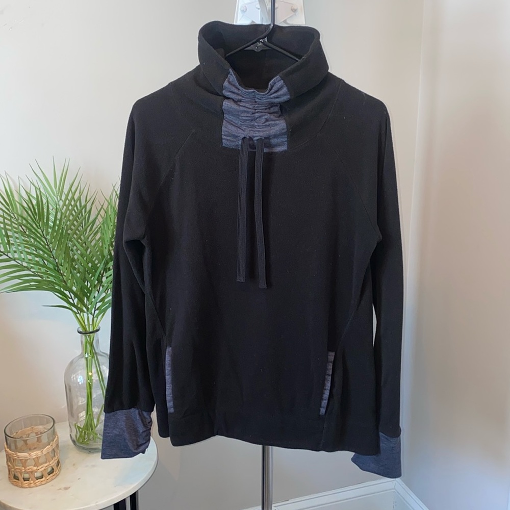 Women’s Old Navy active size extra small, black fleece jacket